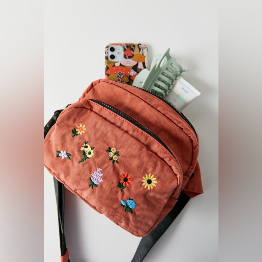 UO BAGGU Embroidered Fanny Pack / Belt Bag